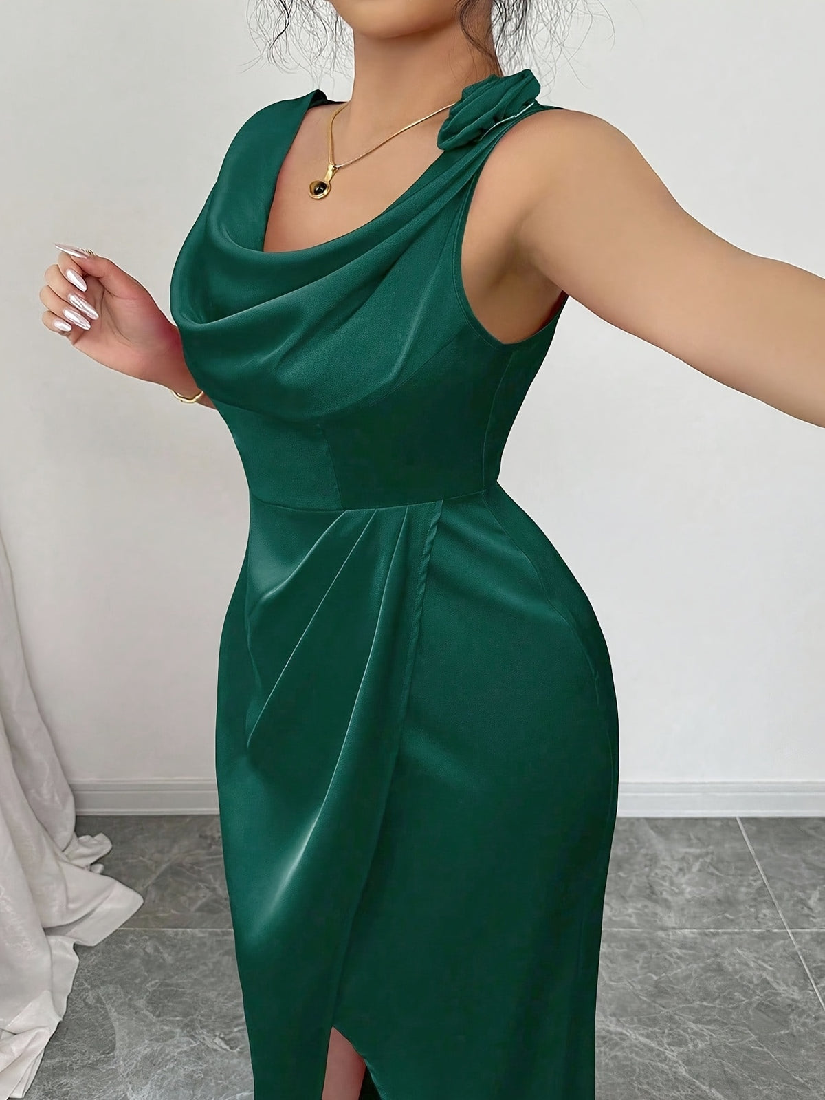 Robe grande taille en satin à imprimé fleuri, tombé fluide