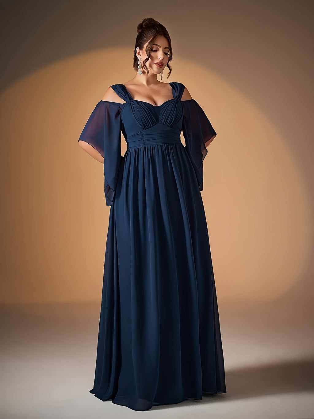 Robe de soirée grande taille — Bretelles sur épaule nue