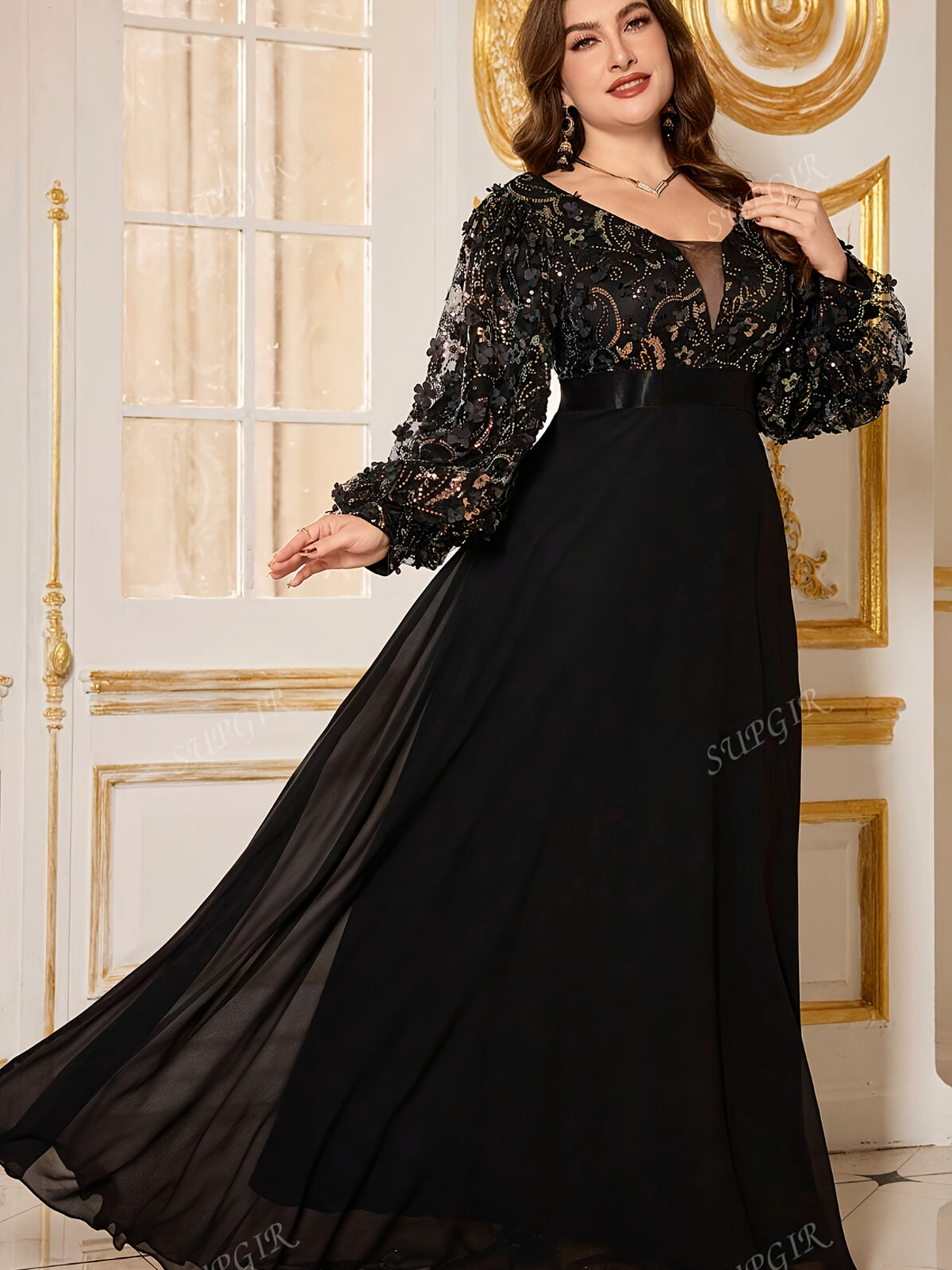 Robe trapèze grande taille — Noire, fleurs en relief et mousseline