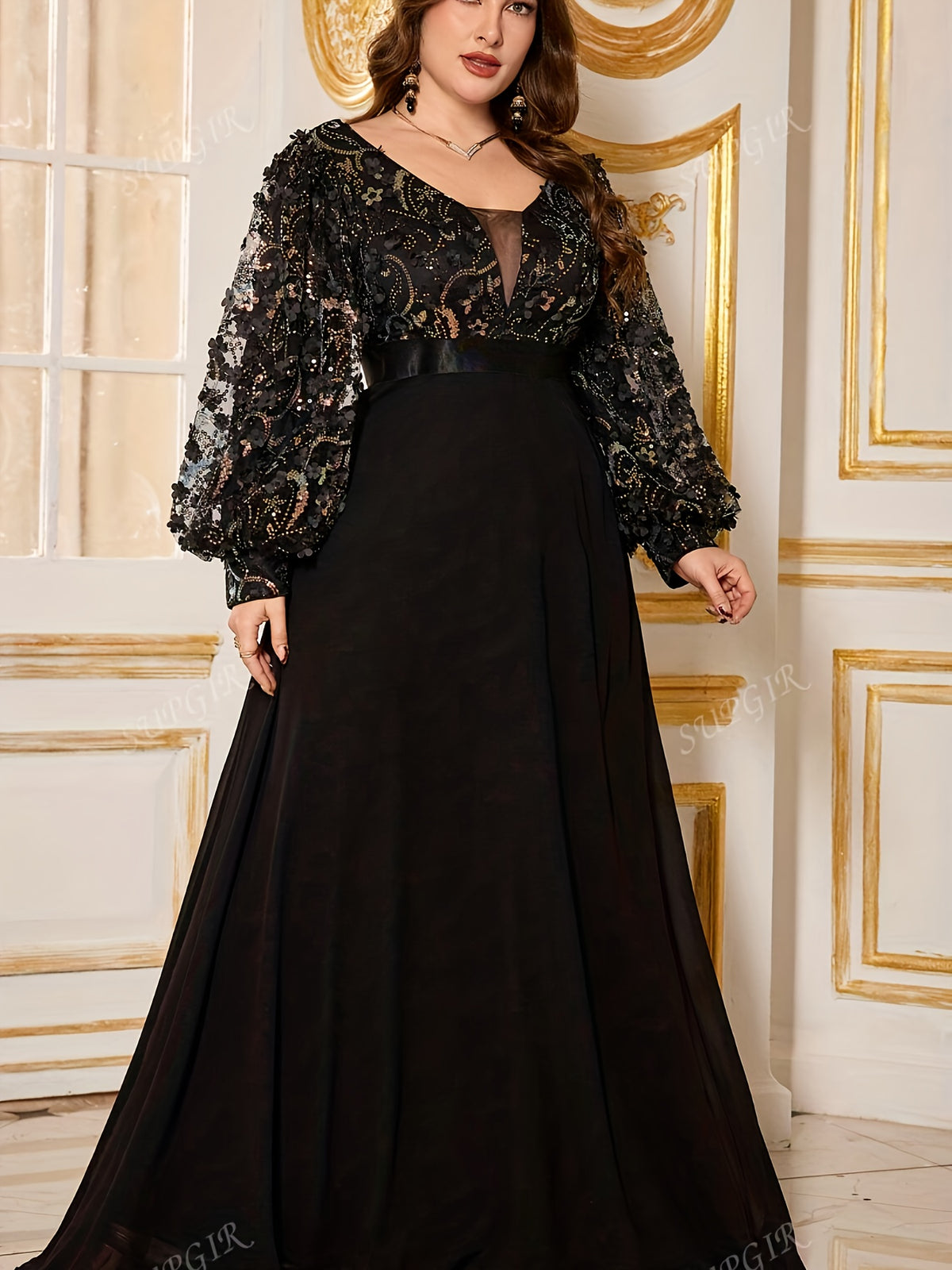 Robe trapèze grande taille — Noire, fleurs en relief et mousseline