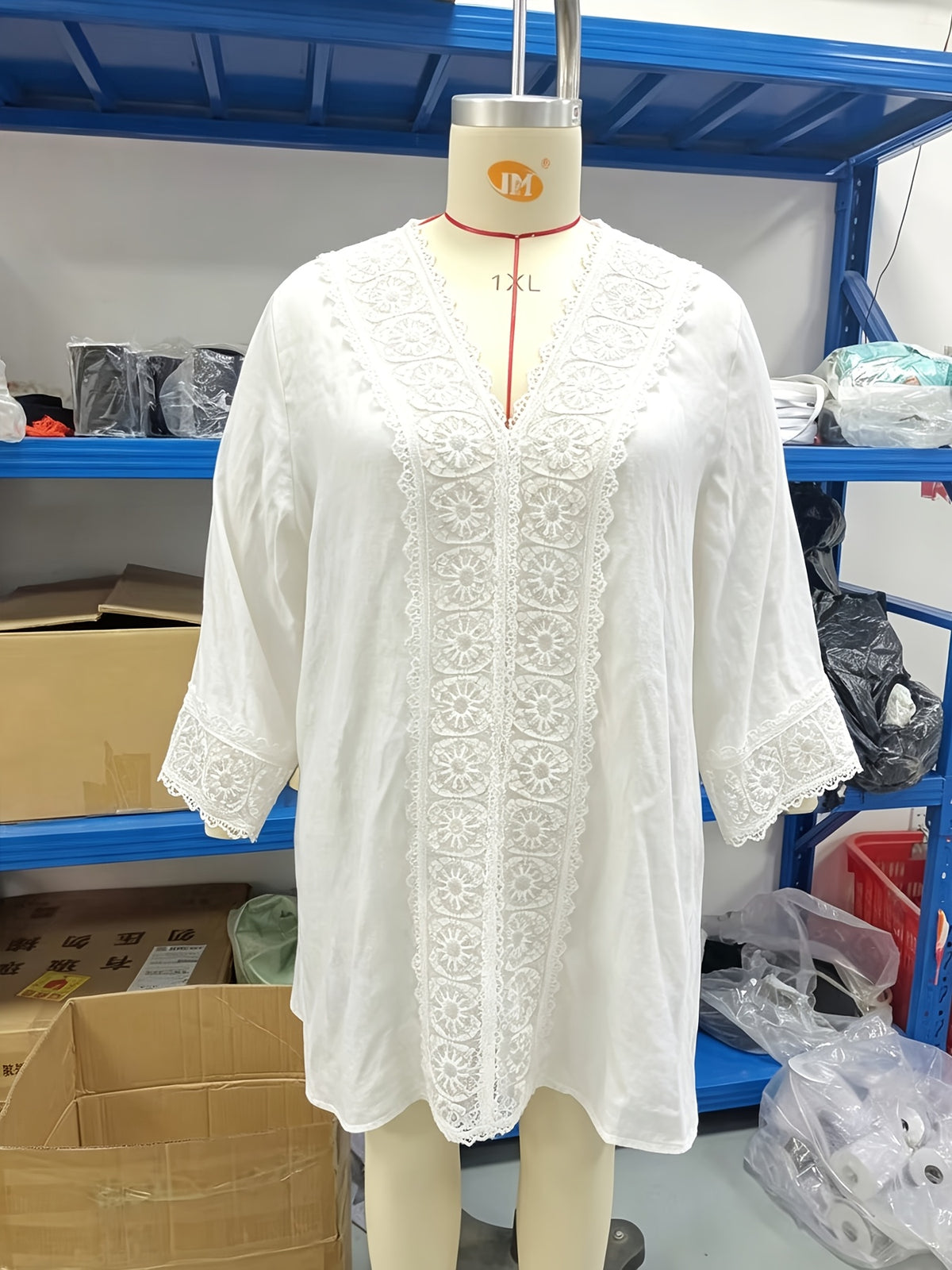 Robe tunique grande taille — Noire à panneau de guipure