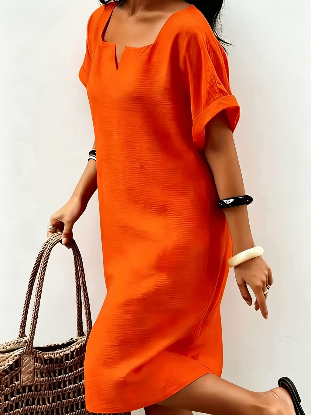 Robe unie grande taille — Terracotta ou noir, encolure échancrée