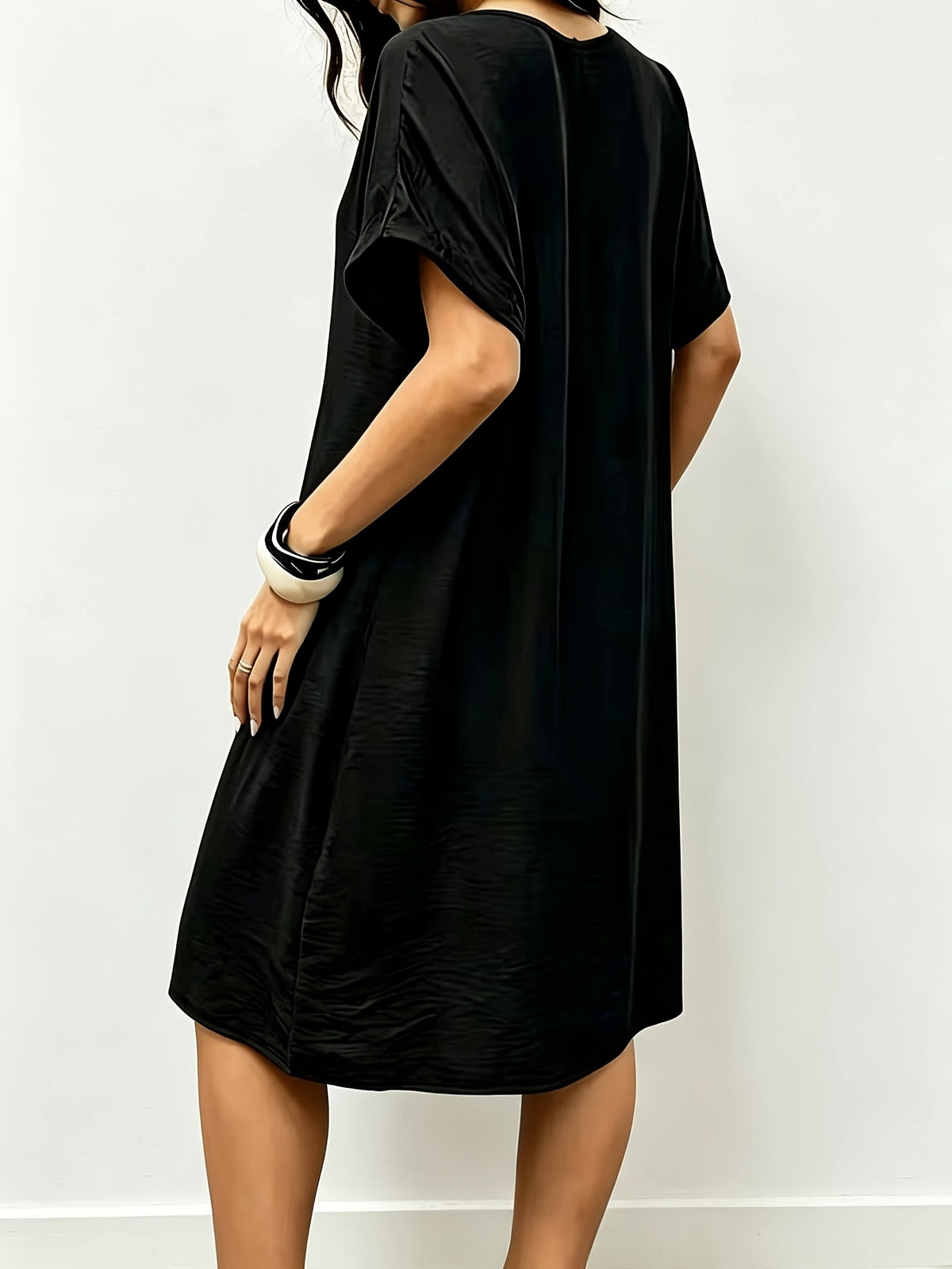Robe unie grande taille — Terracotta ou noir, encolure échancrée