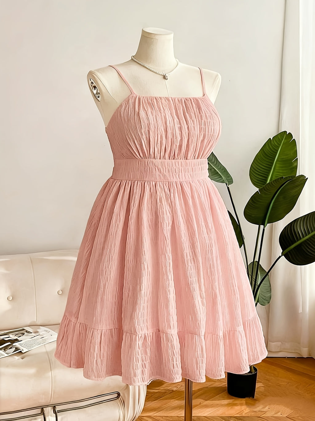 Robe vert sauge grande taille — Tissu gaufré et buste ruché