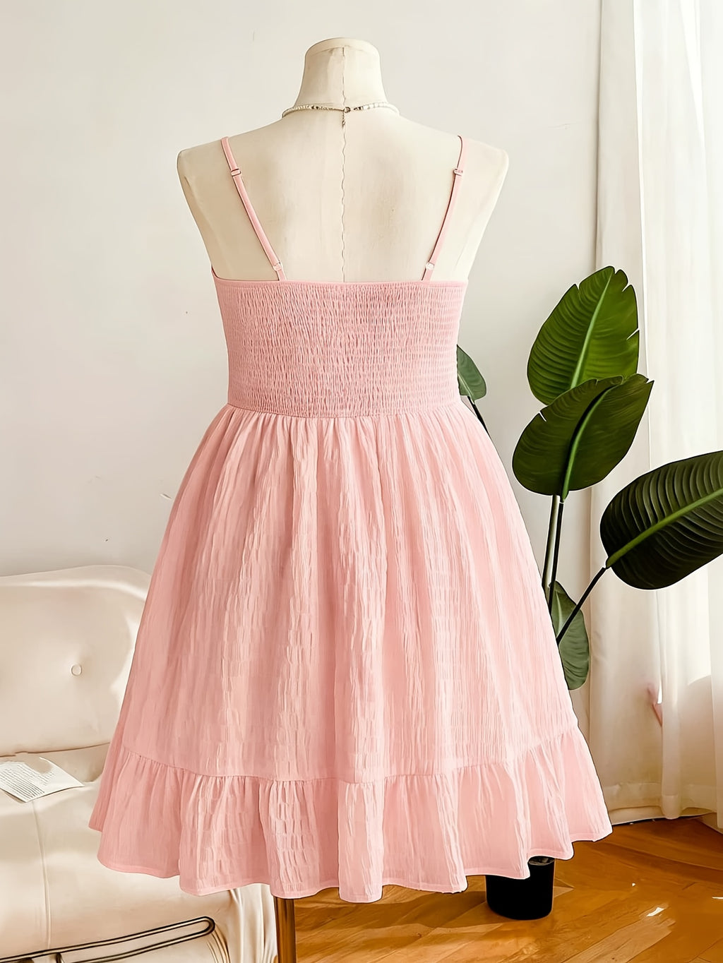 Robe vert sauge grande taille — Tissu gaufré et buste ruché