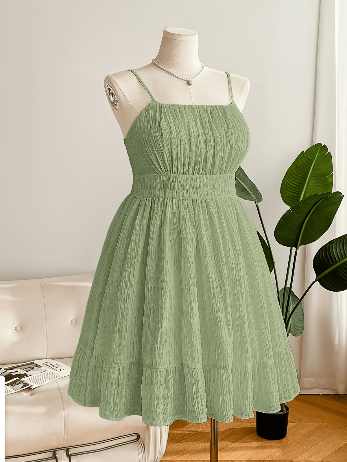 Robe vert sauge grande taille — Tissu gaufré et buste ruché