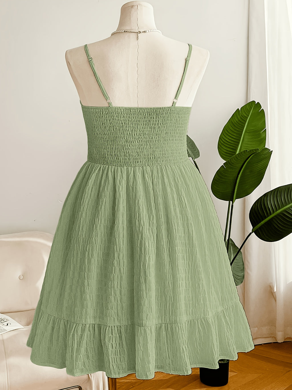 Robe vert sauge grande taille — Tissu gaufré et buste ruché