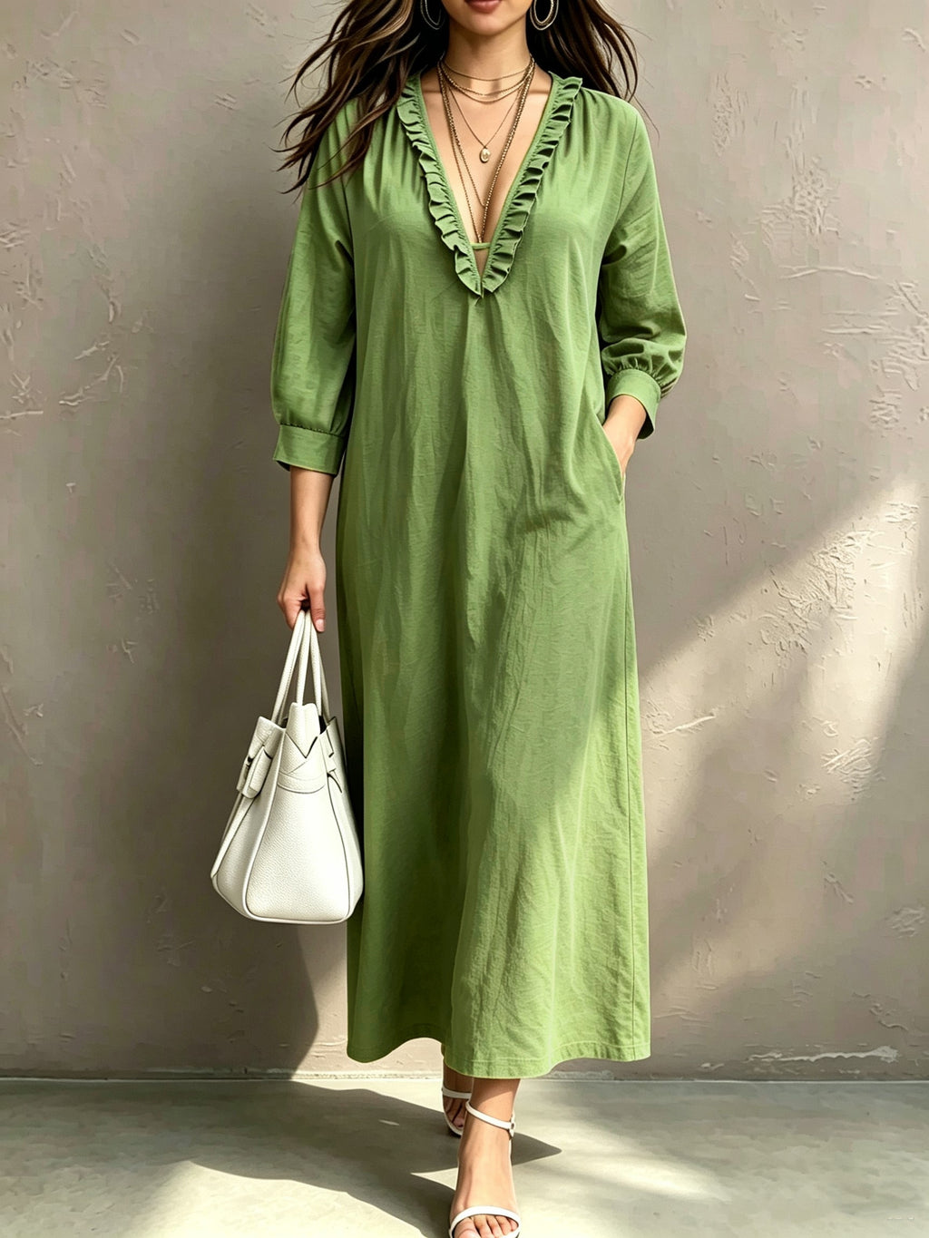 Robe verte grande taille — Longue, col V bordé d'un volant