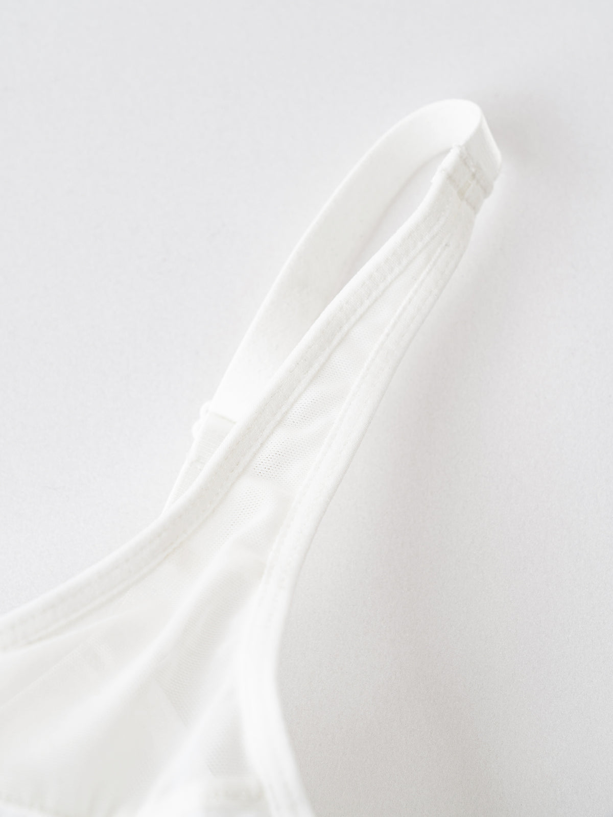 Soutien-gorge grande taille — Voile clair sur bonnet armé