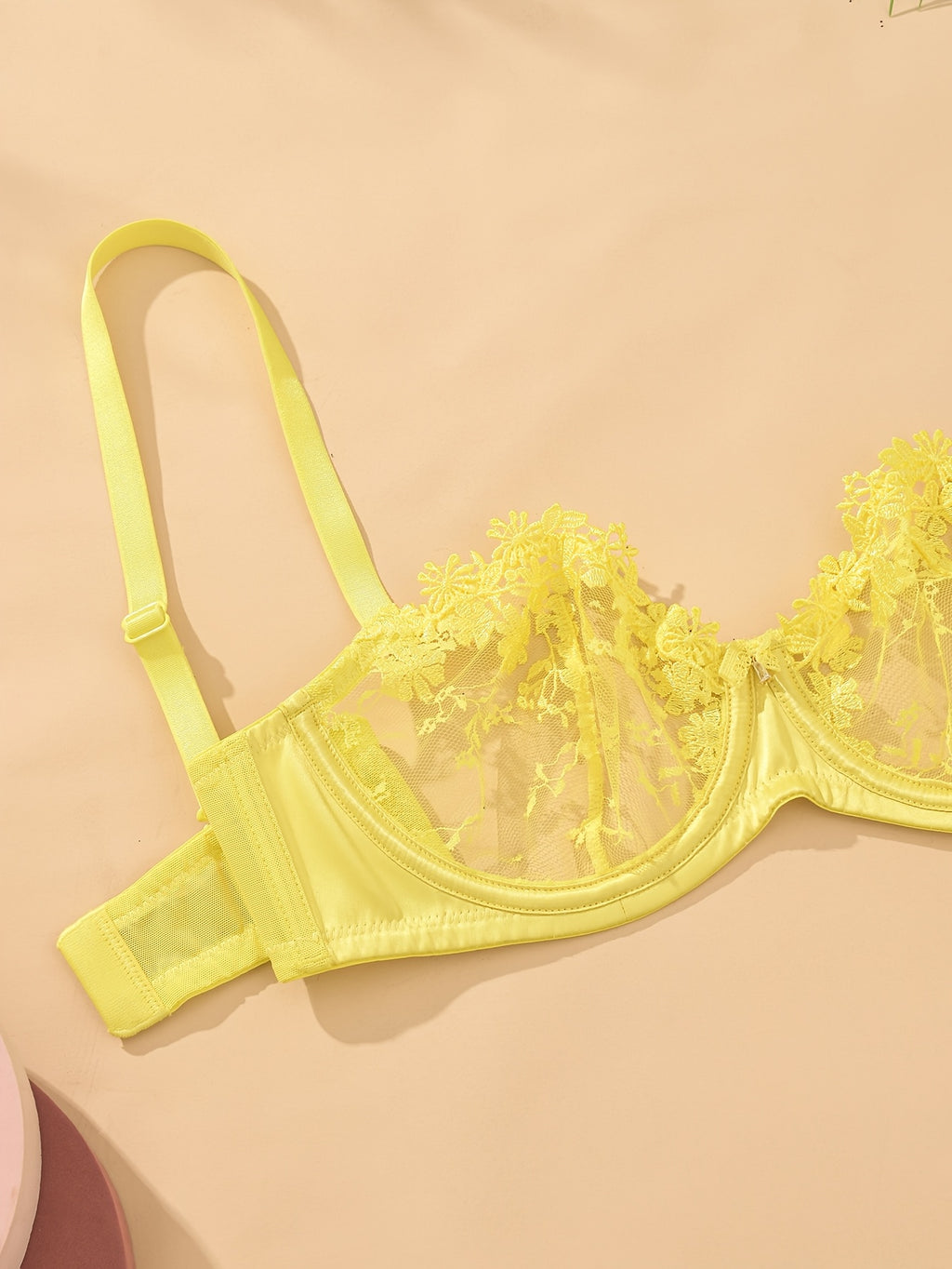 Soutien-gorge balconnet grande taille — Guipure à marguerites