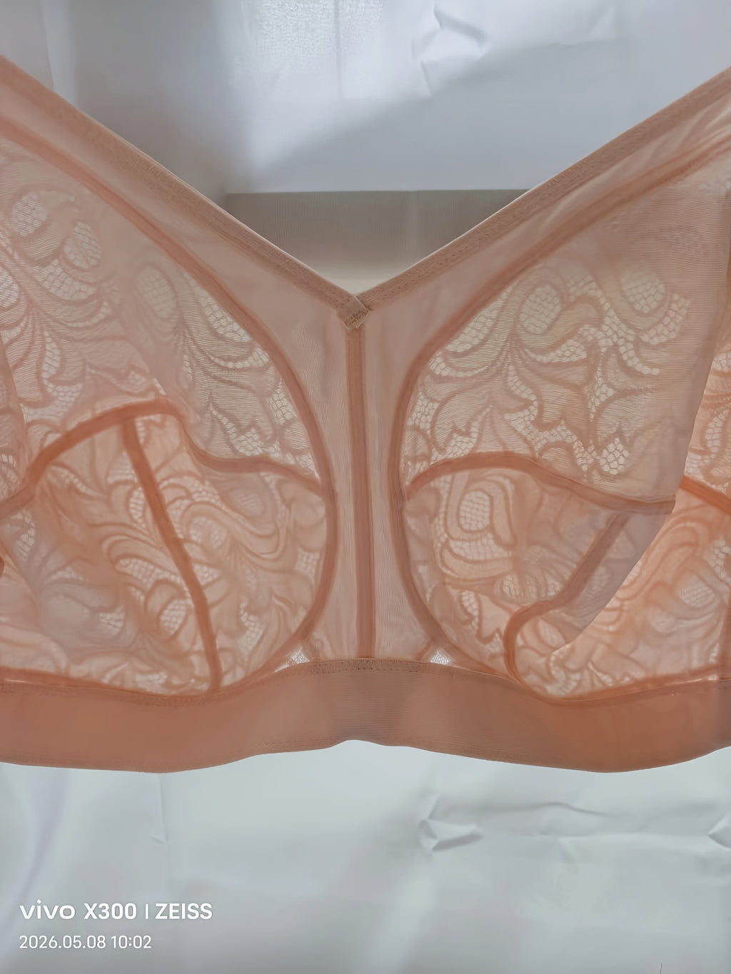 Soutien-gorge grande taille — Tulle brodé, buste couvert