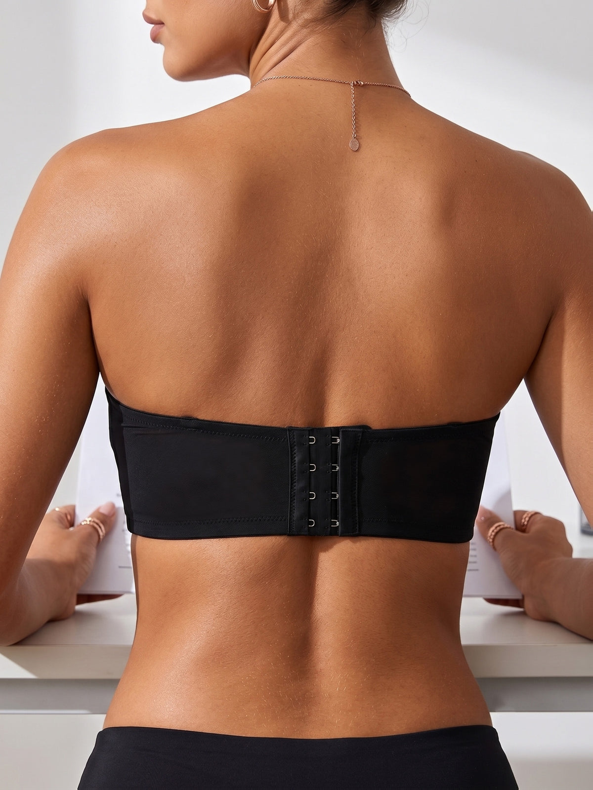 Soutien-gorge bustier grande taille — Résille à pois et armatures