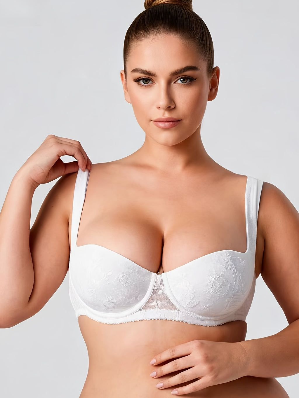 Soutien-gorge grande taille — Demi-coupe et bonnet moulé