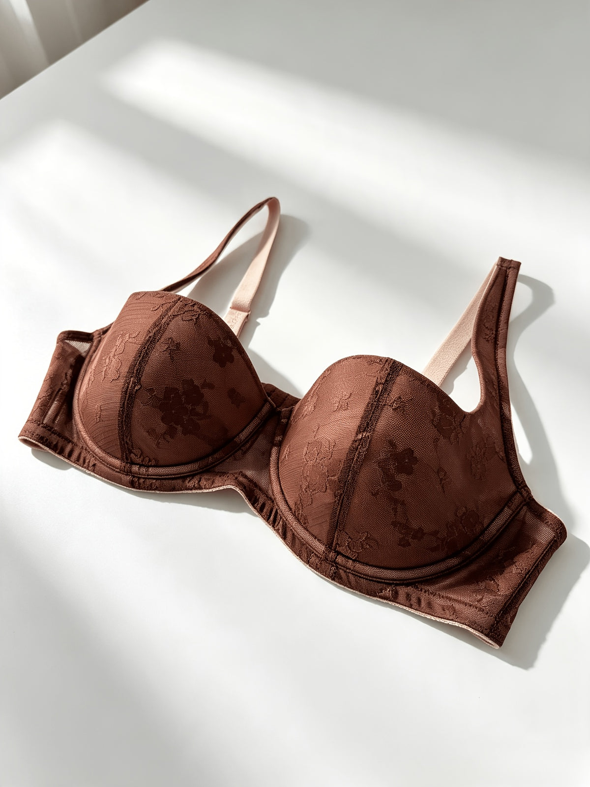 Soutien-gorge grande taille — Demi-coupe et bonnet moulé