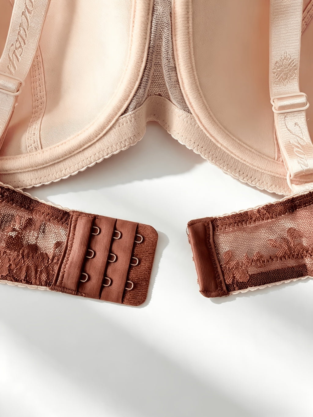 Soutien-gorge grande taille — Demi-coupe et bonnet moulé