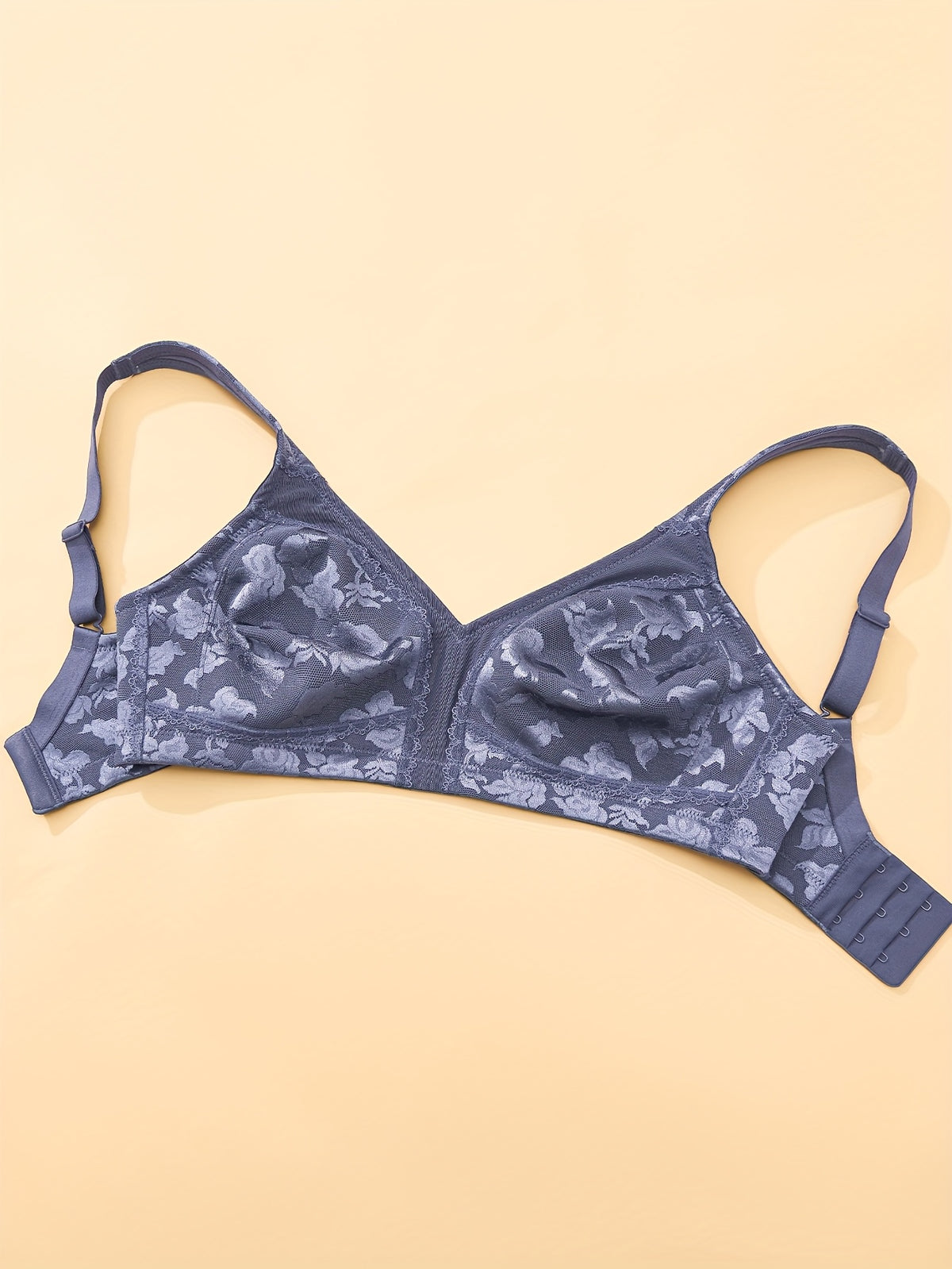 Soutien-gorge grande taille — Roses ajourées, quatre teintes