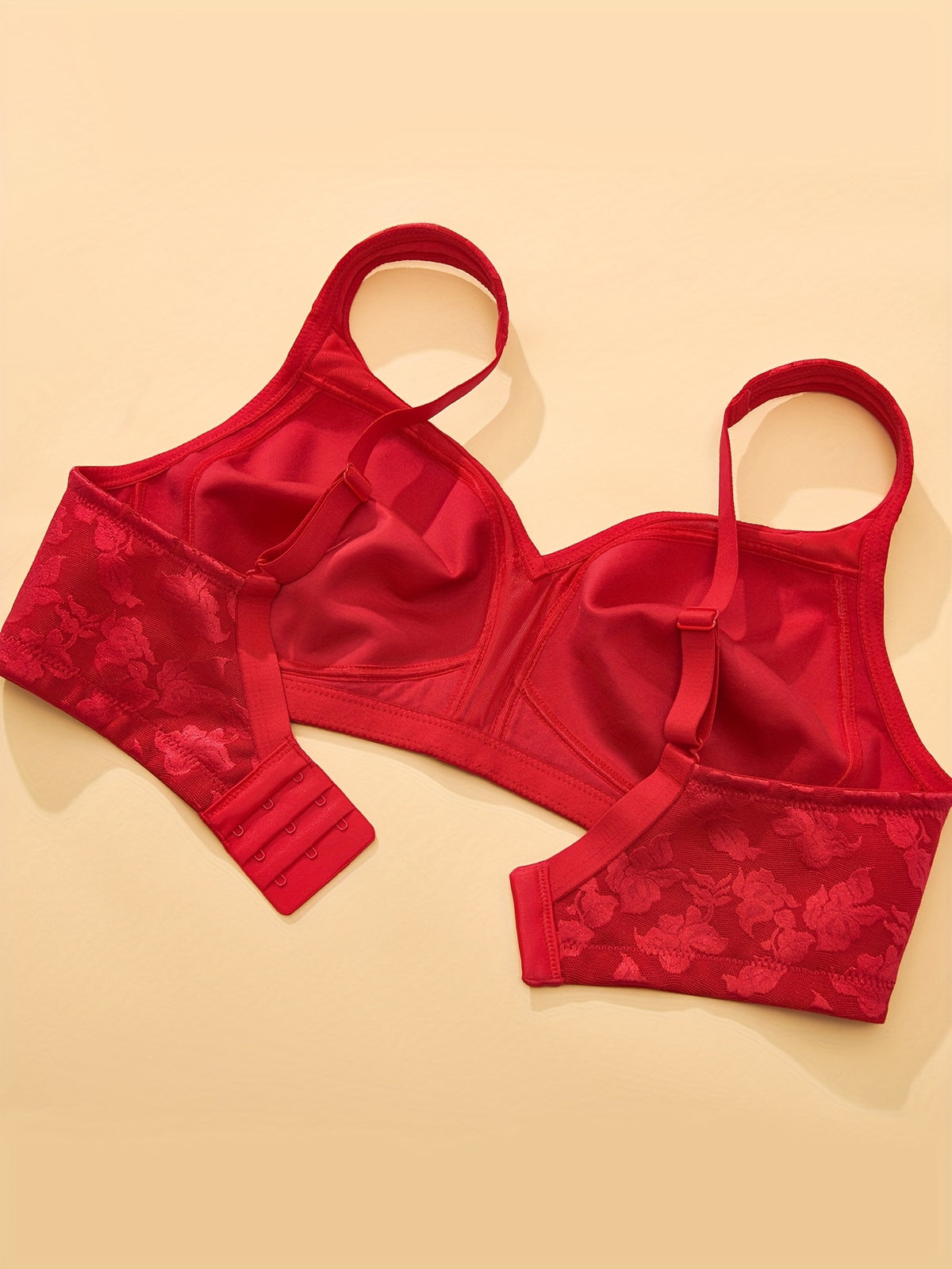Soutien-gorge grande taille — Roses ajourées, quatre teintes