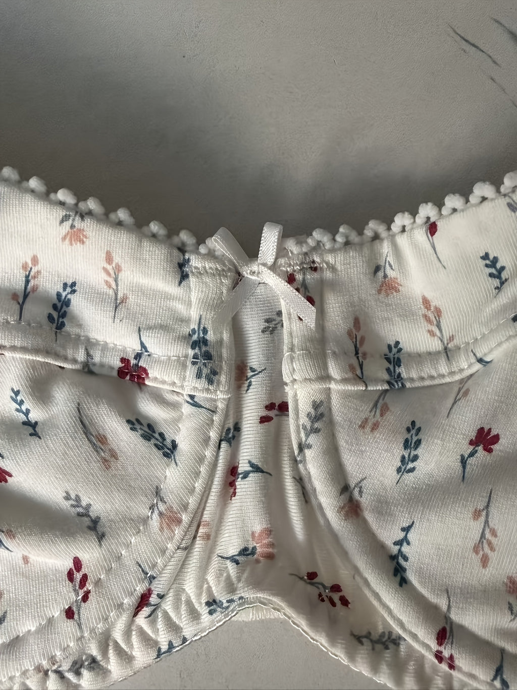 Soutien-gorge grande taille — Imprimé fleuri sur fond blanc