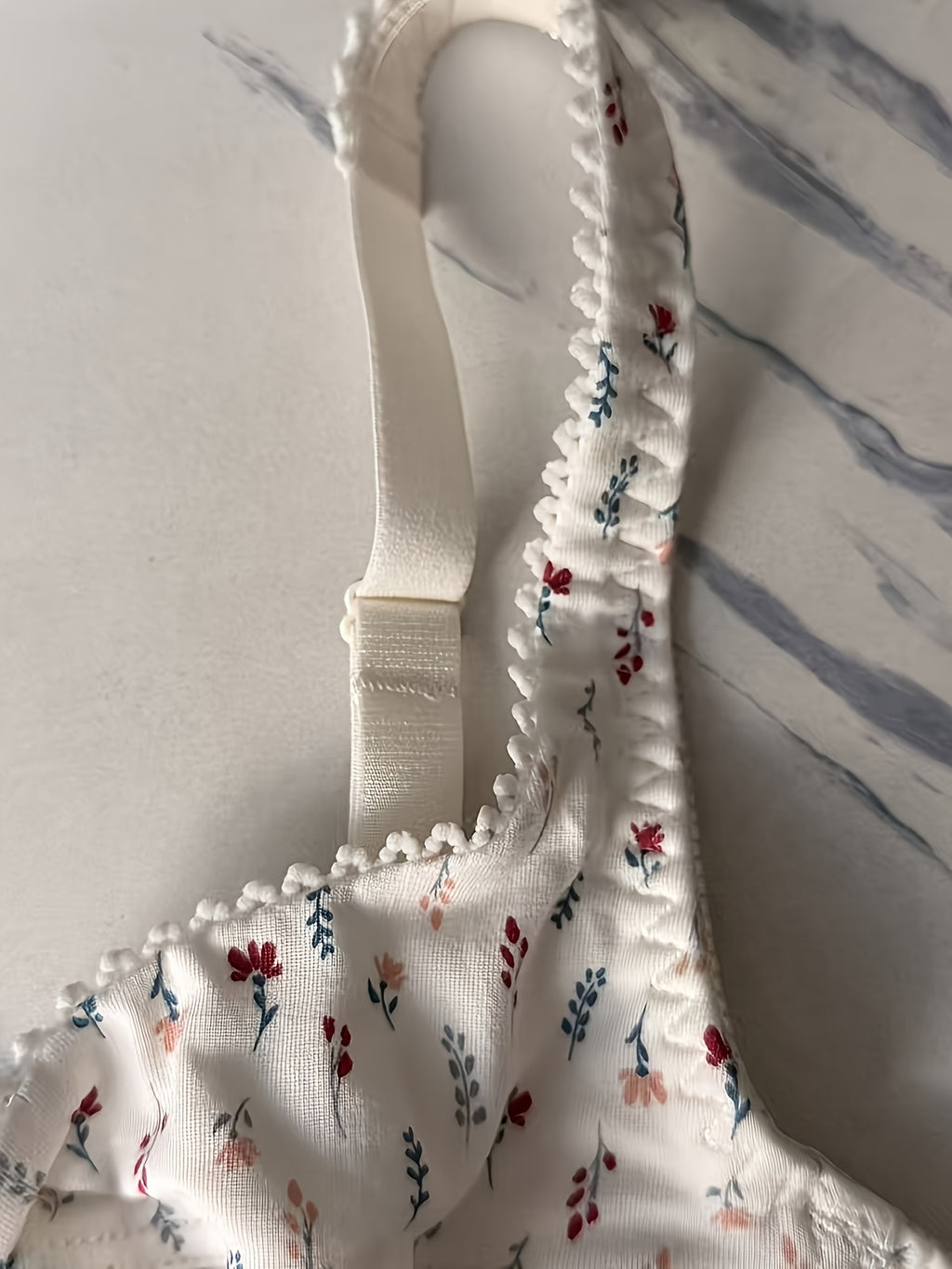 Soutien-gorge grande taille — Imprimé fleuri sur fond blanc