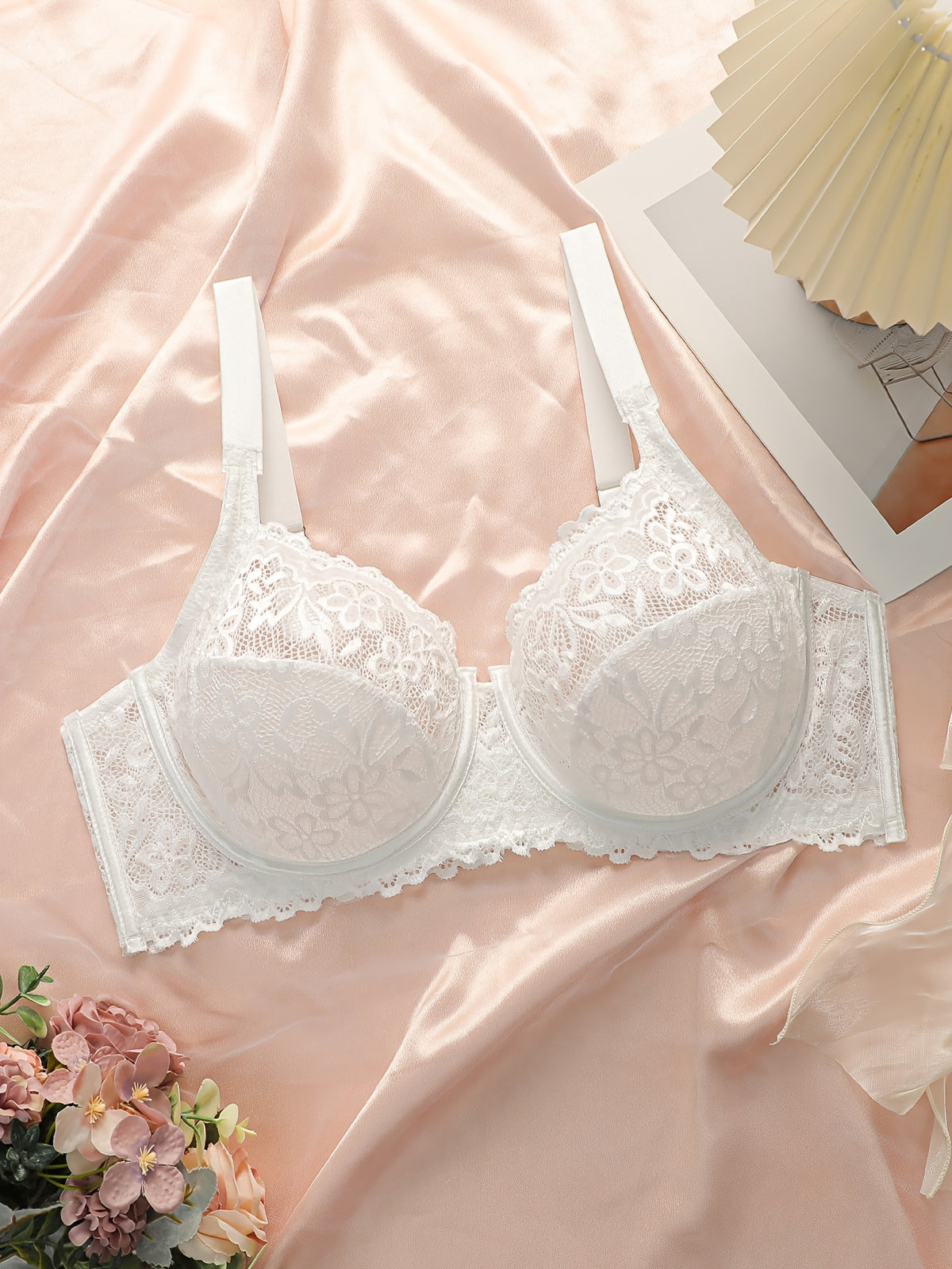Soutien-gorge grande taille — Bonnet, côtés et ceinture ajourés