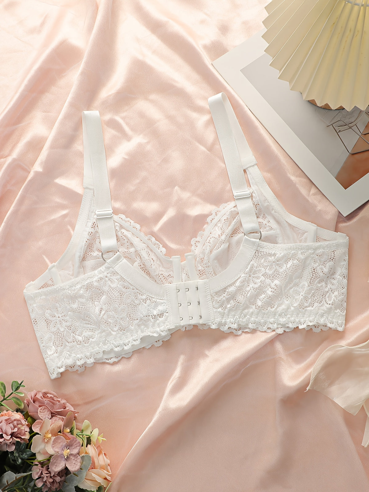 Soutien-gorge grande taille — Bonnet, côtés et ceinture ajourés