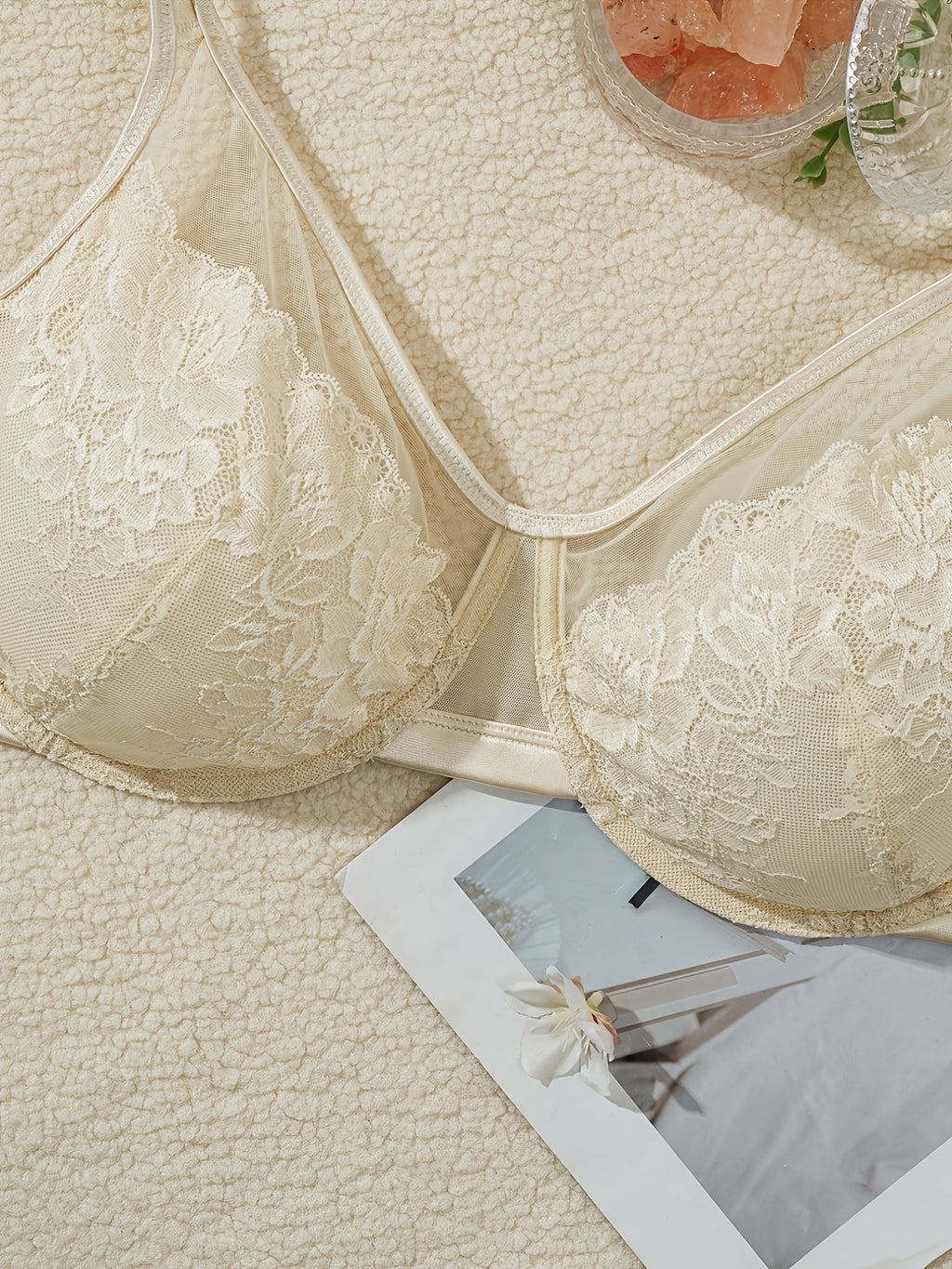 Soutien-gorge grande taille — Fleurs brodées sur tulle nu