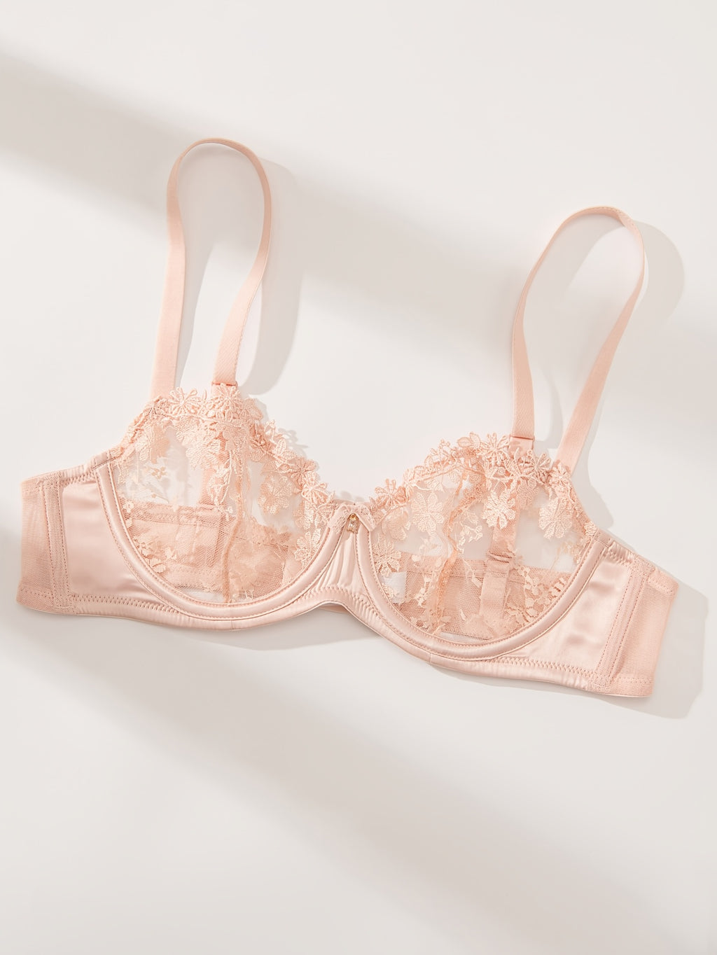 Soutien-gorge grande taille, broderie fleurie, machine