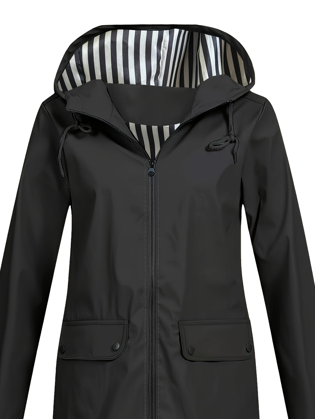 Veste grande taille, capuche, poches plaquées, esprit décontracté, mise en situation