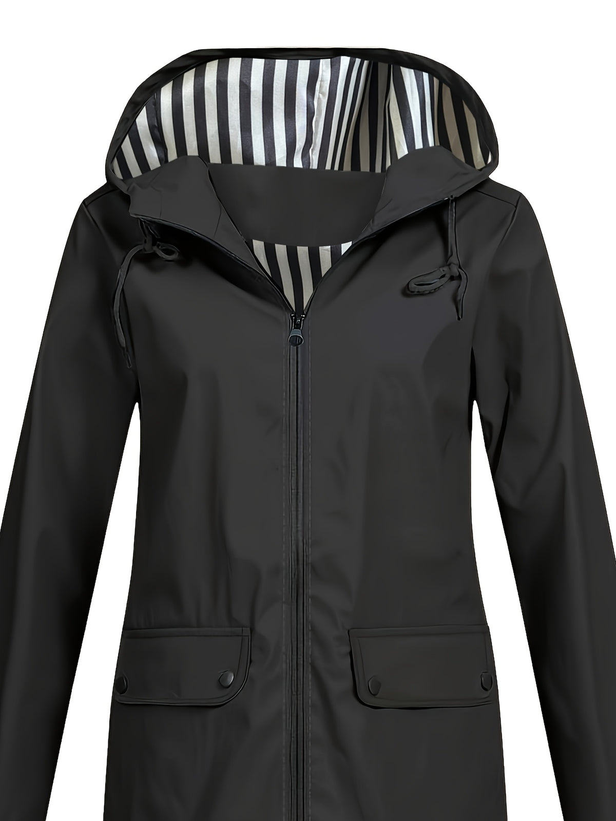 Veste grande taille, capuche, poches plaquées, esprit décontracté, mise en situation