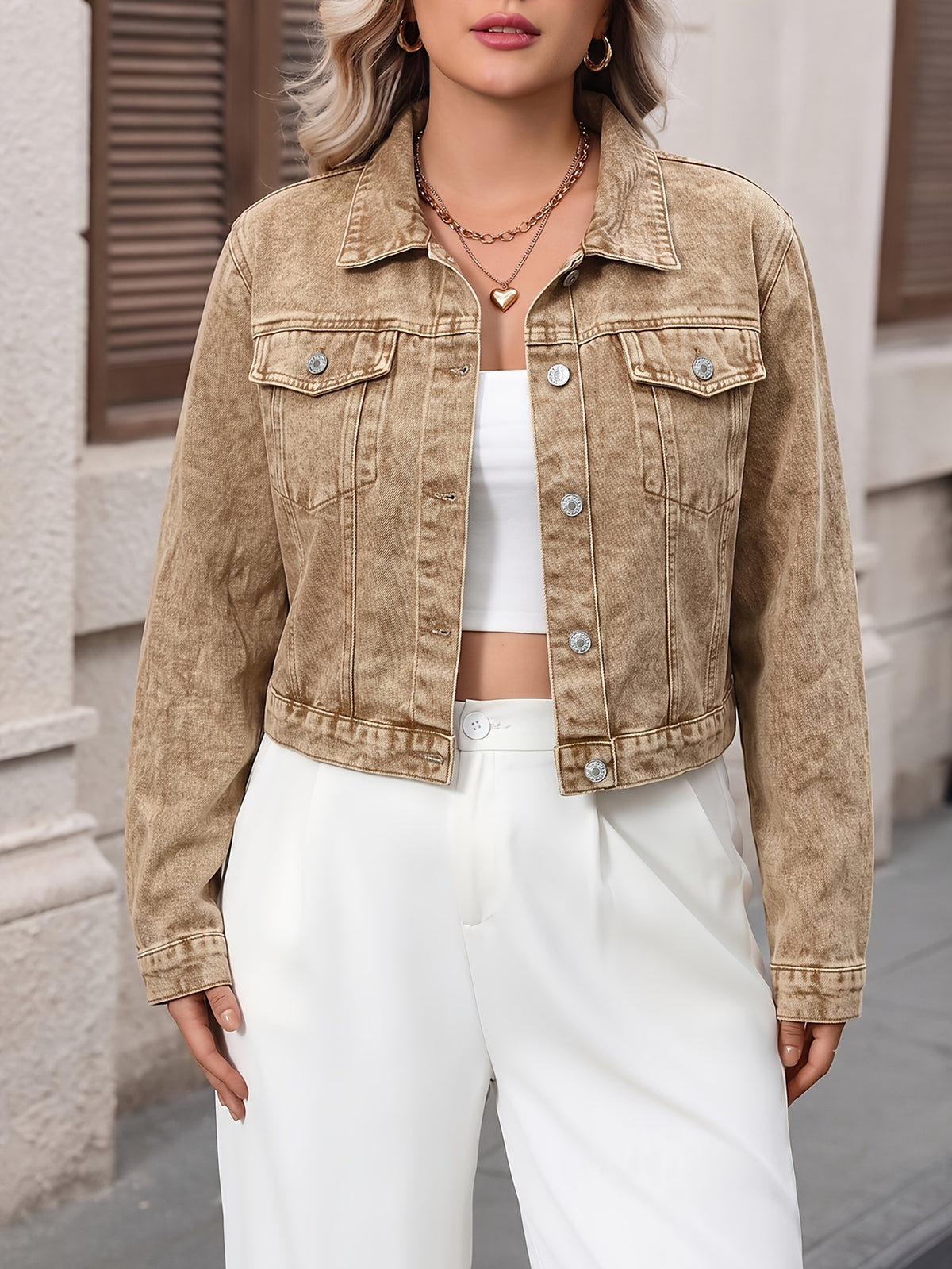 Veste grande taille, col à revers, boutonnage, tenue franche, tissu opaque